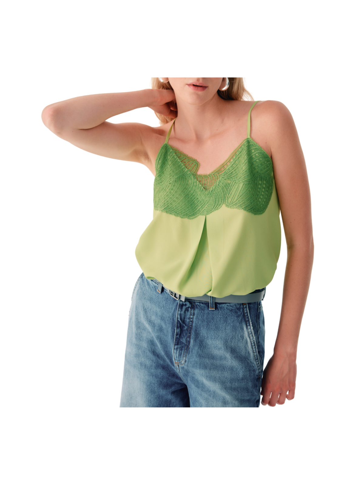 Top con dettagli in pizzo ricamati