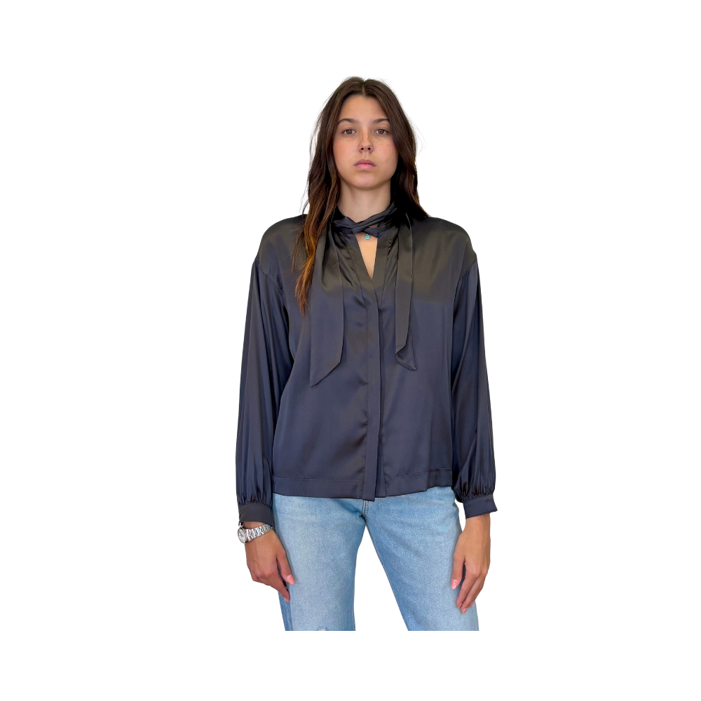Blusa con lavallière